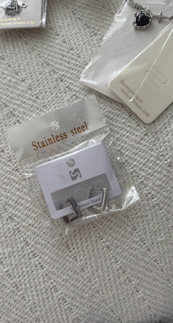 Çelik Minimalist Mini Gri Kadın Küpeler - Görsel 2