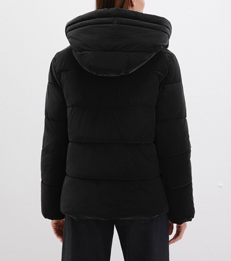 Yüksek Yakalı Kadın Kışlık Mont - Görsel 4