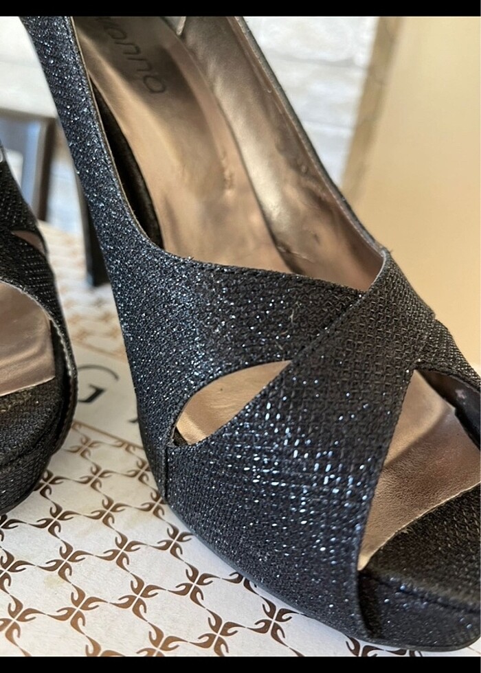 topuklu ayakkabı önü açık siyah simli - Görsel 3