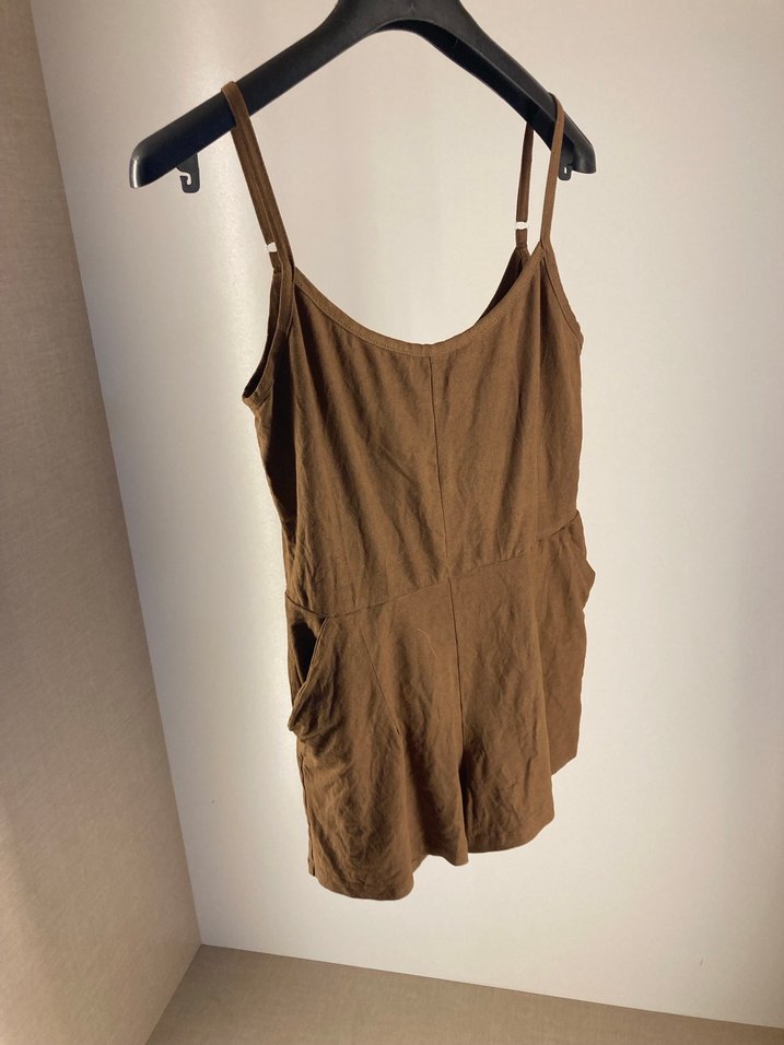 Süet Kumaşlı Kahverengi Mini Tulum - Görsel 2