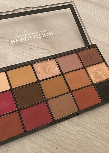 Makeup Revolution Göz Farı Paleti - Görsel 2