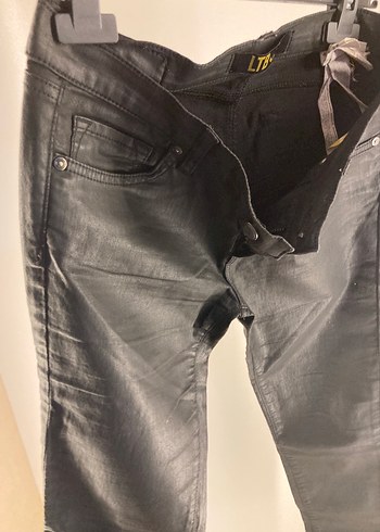 Siyah Deri Kemerli Dar Kesim Kadın Pantolon - Görsel 2