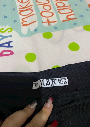 Siyah Yırtmaçlı Uzun Kadın Etek - Görsel 2