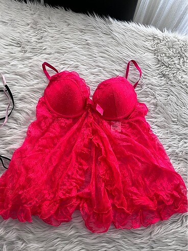 Pembe dantelli gecelik
