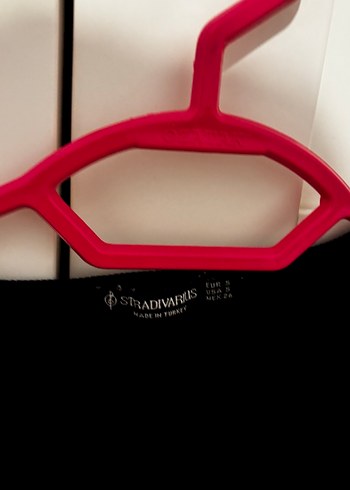 Kız Siyah Süet V Yakalı Tişört - Görsel 2