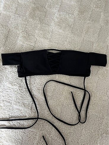 Siyah bikini üstü