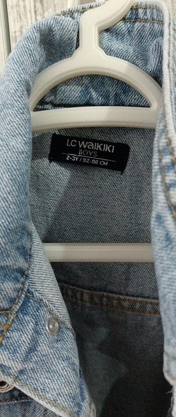 LC Waikiki Yırtık model kot ceket