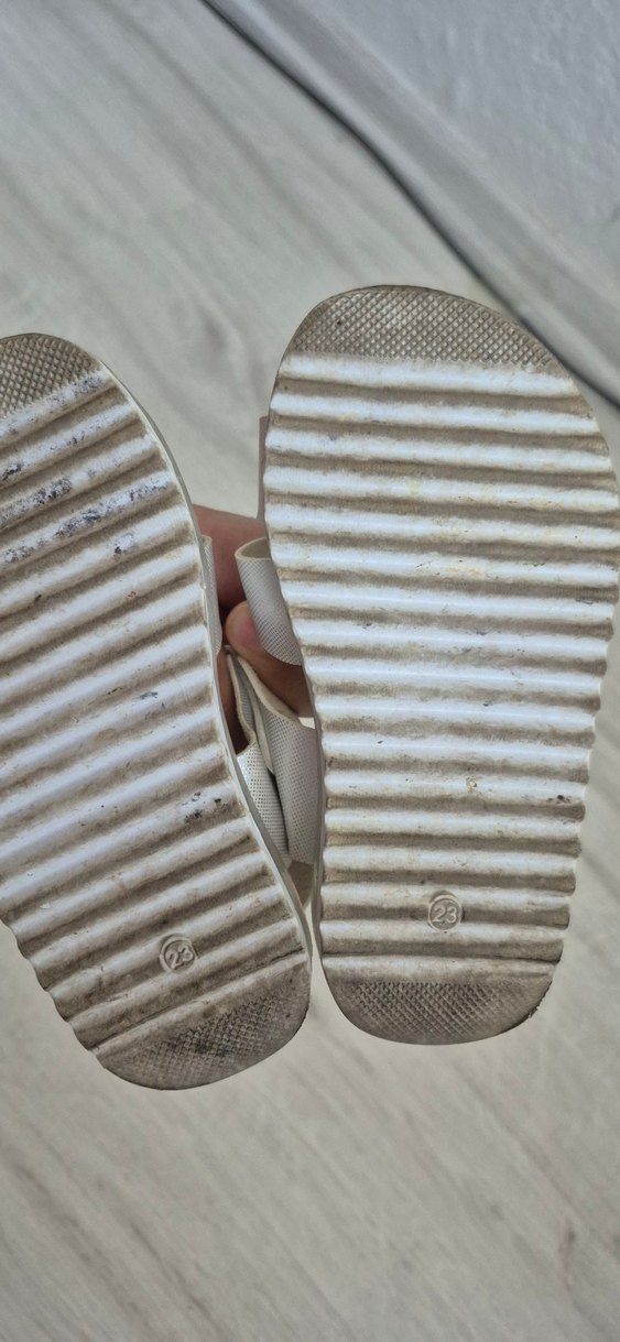 Kız Çocuk Beyaz Bağlamalı Sandalet - Görsel 3