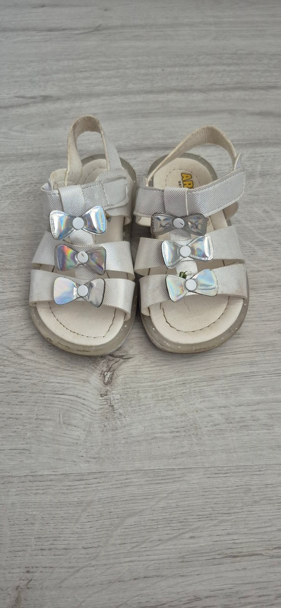 Kız Çocuk Beyaz Bağlamalı Sandalet - Görsel 2