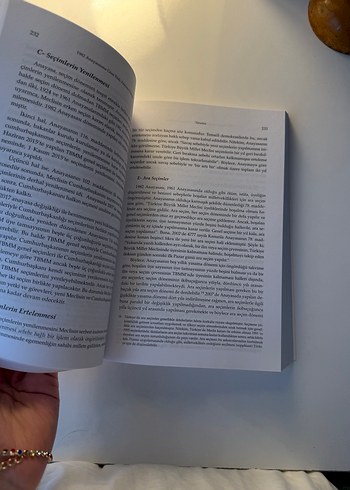  1982 Anayasasına Göre Türk Anayasa Hukuku Kitabı