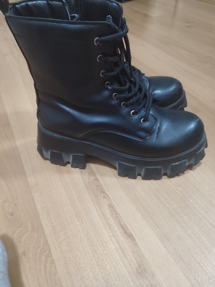 Siyah Platform Topuklu Kadın Goth Botları - Görsel 3