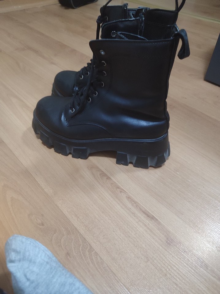 Siyah Platform Topuklu Kadın Goth Botları - Görsel 2