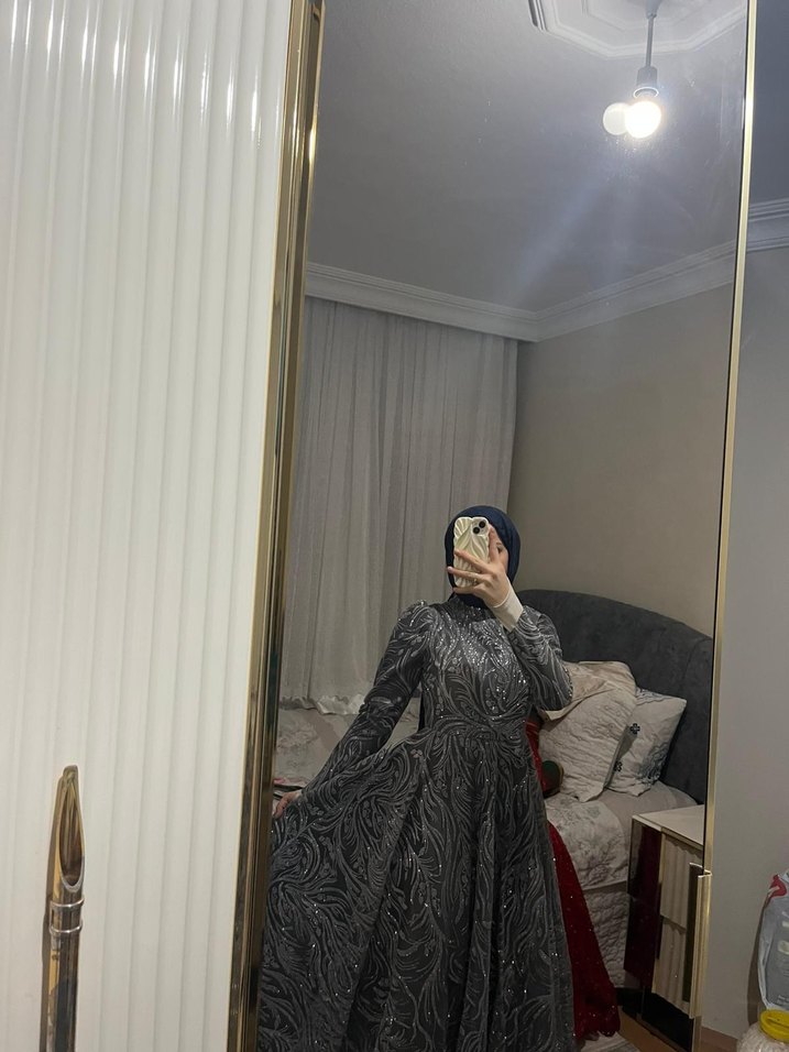 Yılan Desenli Gri Uzun Abiye Elbise - Görsel 2