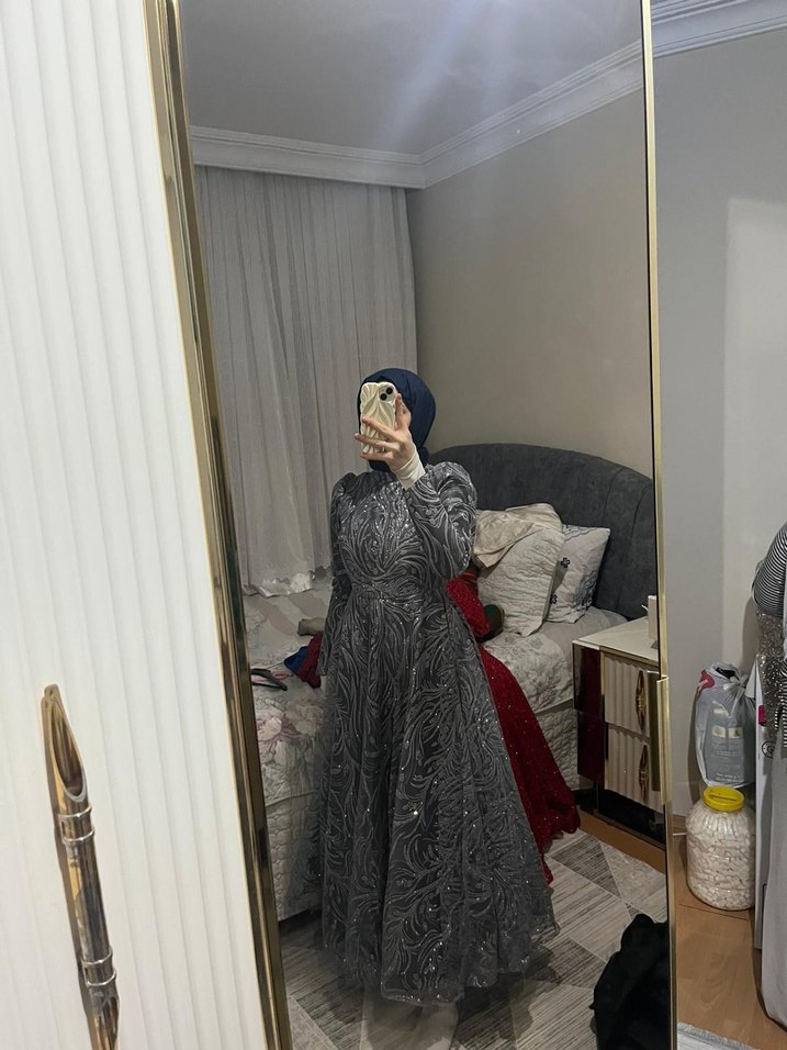 Yılan Desenli Gri Uzun Abiye Elbise - Görsel 3