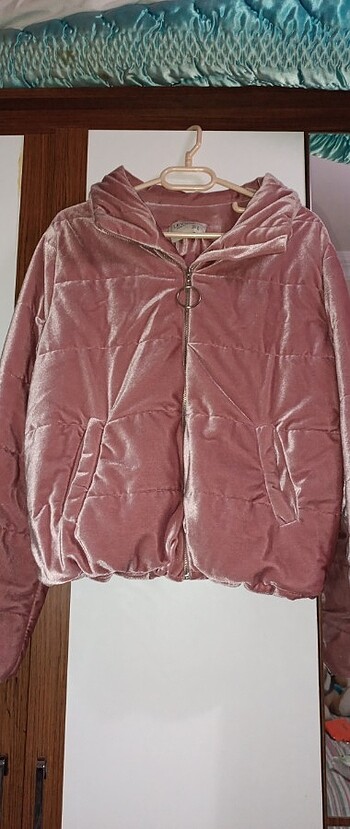 Mont. Pembe kadife kışlık mont