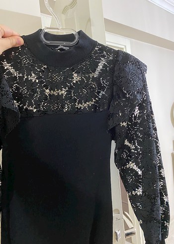 Dantel Detaylı Siyah Yüksek Yakalı Bluz - Görsel 4