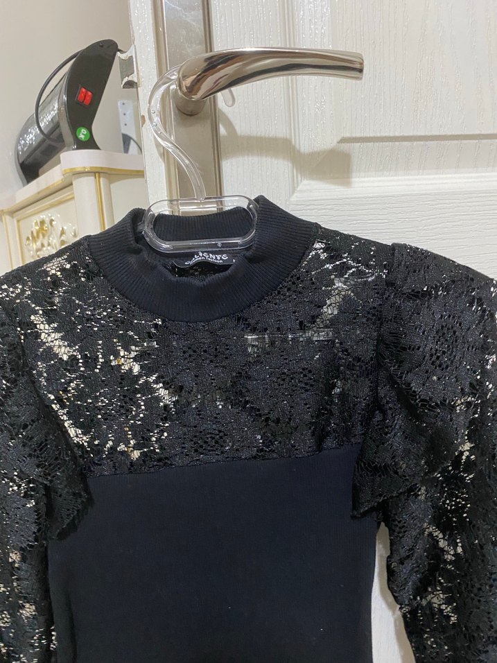 Dantel Detaylı Siyah Yüksek Yakalı Bluz - Görsel 5