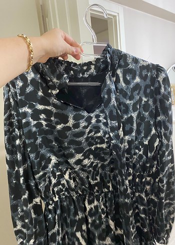 Gri Bağlama Desenli Fırfırlı Uzun Kollu Elbise - Görsel 3