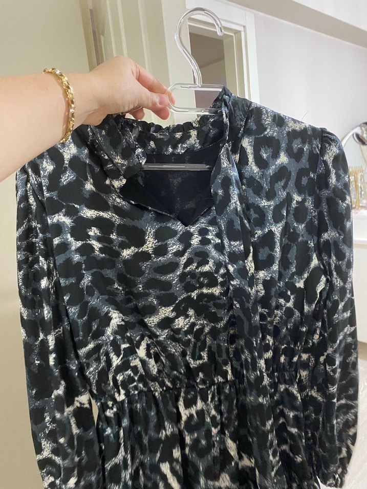 Gri Bağlama Desenli Fırfırlı Uzun Kollu Elbise - Görsel 3