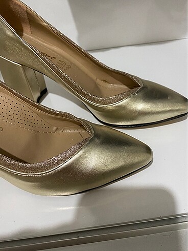 39 Beden Klasik parlak gold topuklu ayakkabı stiletto temiz hiç kullanı