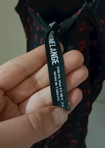 Siyah cicekli İnce Askılı Midi Elbise - Görsel 3