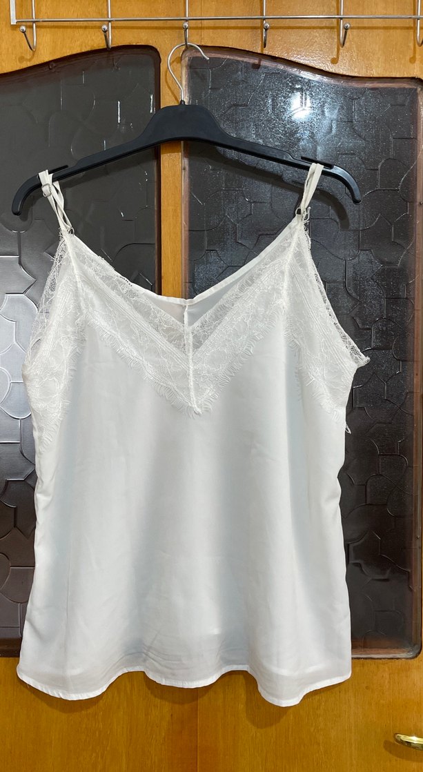 Dantel Detaylı Beyaz V Yaka Kadın Atlet - Görsel 2