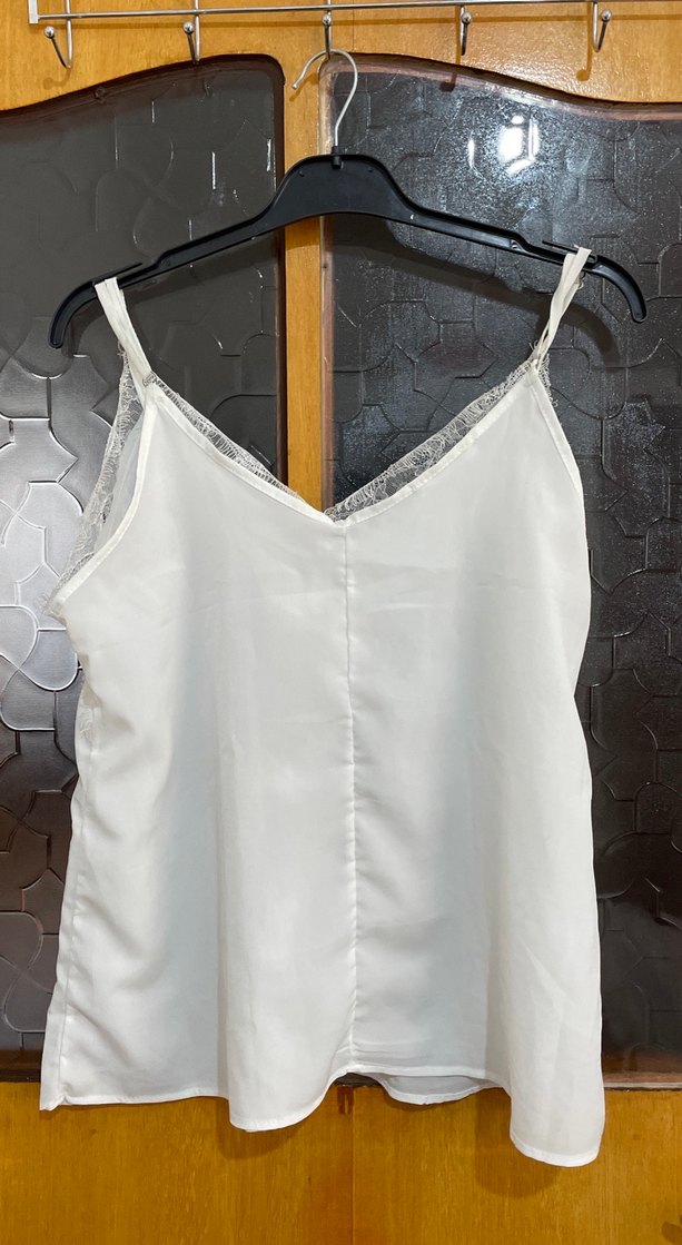 Dantel Detaylı Beyaz V Yaka Kadın Atlet - Görsel 3