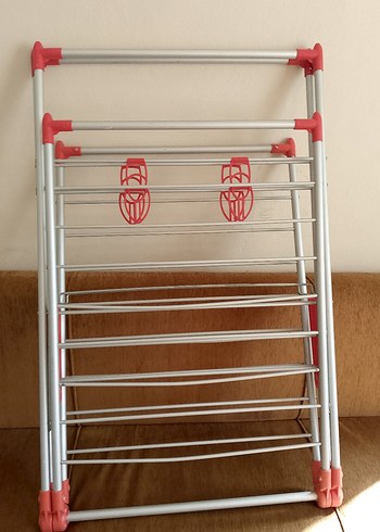Kırmızı ve Gri Çok Katlı Ayakkabı Rafı