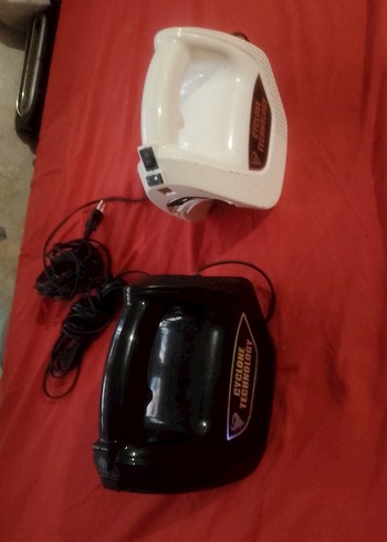 Beyaz ve Siyah Elektrikli Süpürge Gövdeleri - Görsel 3