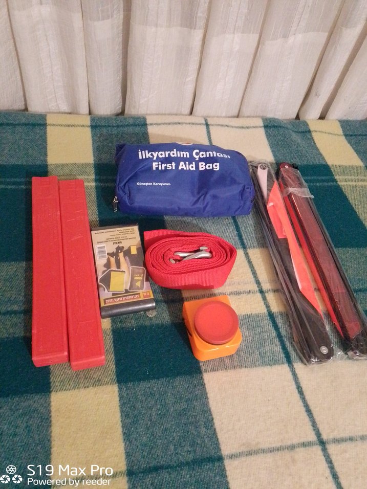 Renkli Plastik Tokalı İlk Yardım Çantası - Görsel 2