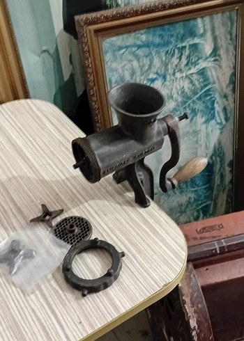 Kahverengi Metal Kıyma Makinesi - Görsel 3