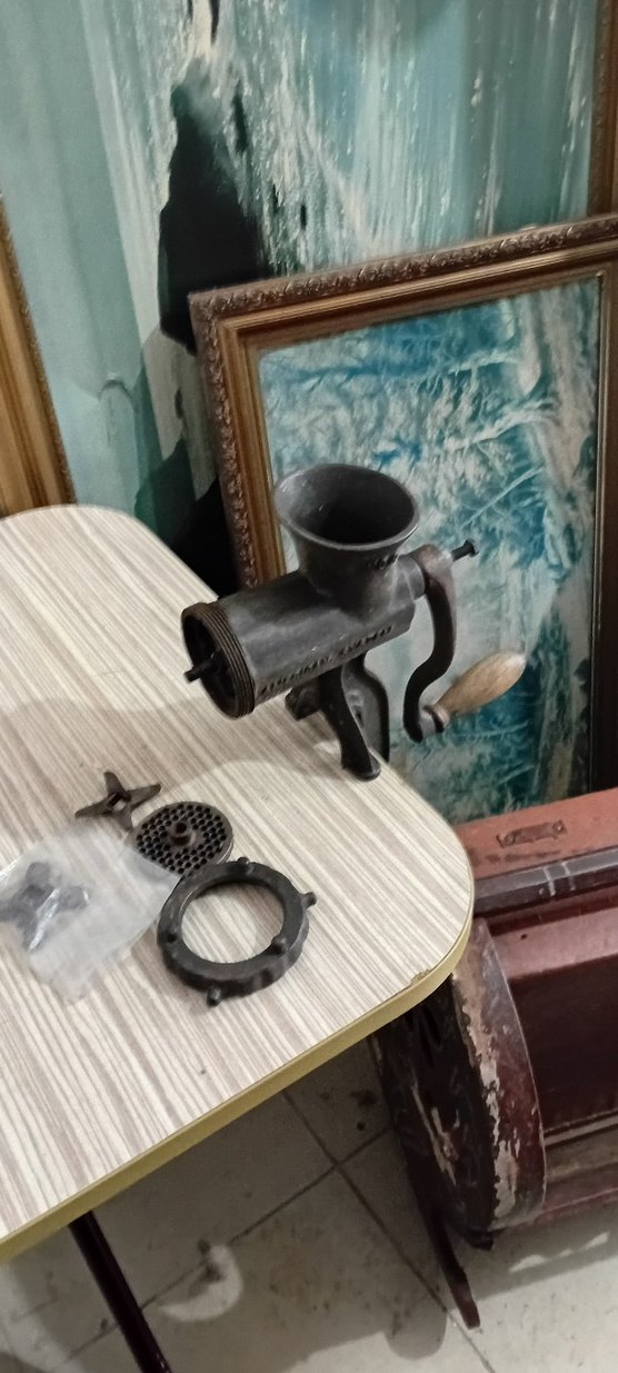 Kahverengi Metal Kıyma Makinesi - Görsel 3