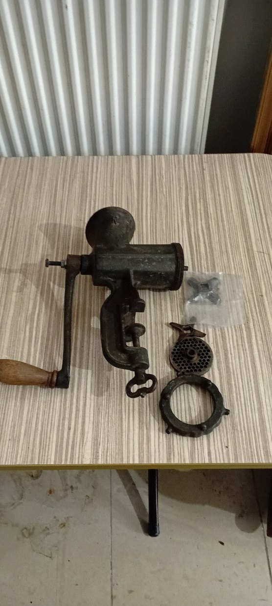 Kahverengi Metal Kıyma Makinesi - Görsel 2