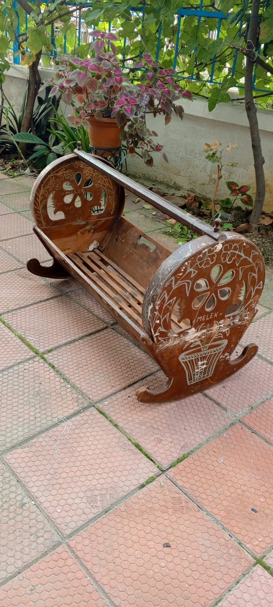 nostaljik Koyu Kahverengi Ahşap Oyma Bebek Beşiği - Görsel 2