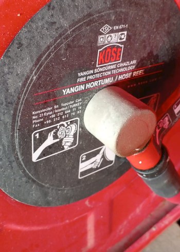 Kırmızı Yangın Hortumu ve Kutusu açıklamaya bakınız - Görsel 3