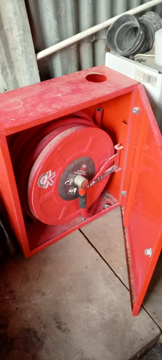 Kırmızı Yangın Hortumu ve Kutusu açıklamaya bakınız - Görsel 5