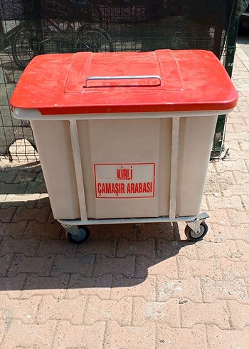 Kırmızı Kirli Çamaşır Arabası - Görsel 8
