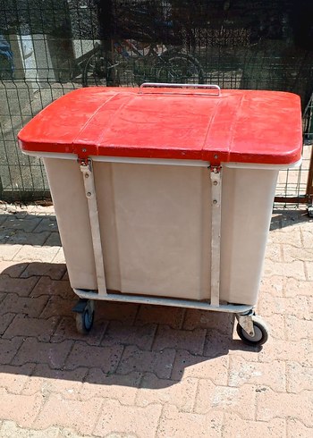 Kırmızı Kirli Çamaşır Arabası - Görsel 6