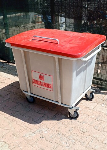 Kırmızı Kirli Çamaşır Arabası - Görsel 4