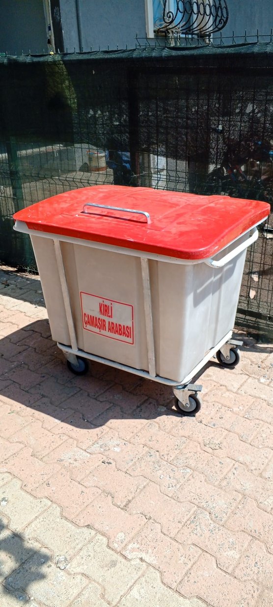 Kırmızı Kirli Çamaşır Arabası - Görsel 4