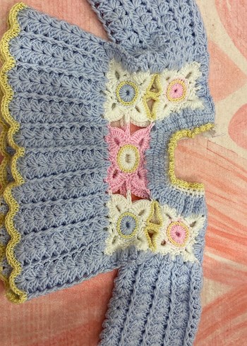 Çiçek İşlemeli Renkli Kız kazak - Görsel 3