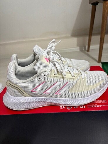 Adidas spor ayakkabı