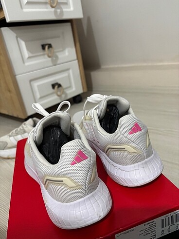 40 Beden Adidas spor ayakkabı