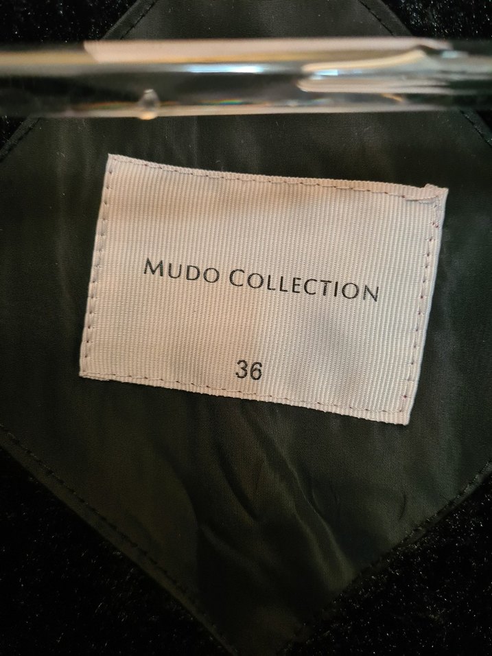 Kürk Detaylı Siyah Kadın Kışlık Mont - Görsel 3