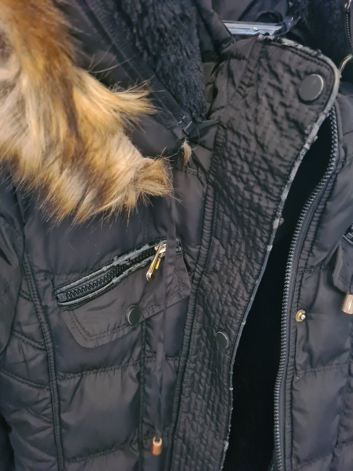 Kürk Detaylı Siyah Kadın Kışlık Mont - Görsel 5