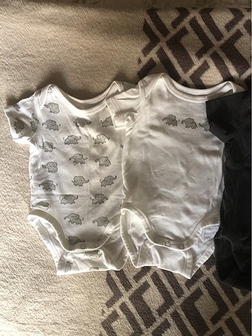 Yenidoğan Beden 4?lü h&m kısa kollu body (1-2 ay)