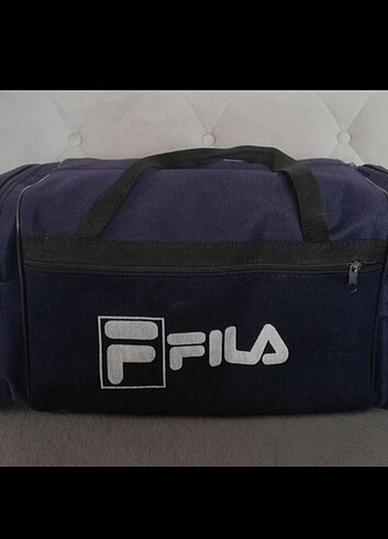 Fla marka spor, seyahat ve el valizidir. 