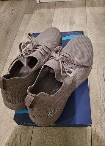40 Beden Skechers spor ayakkabı 