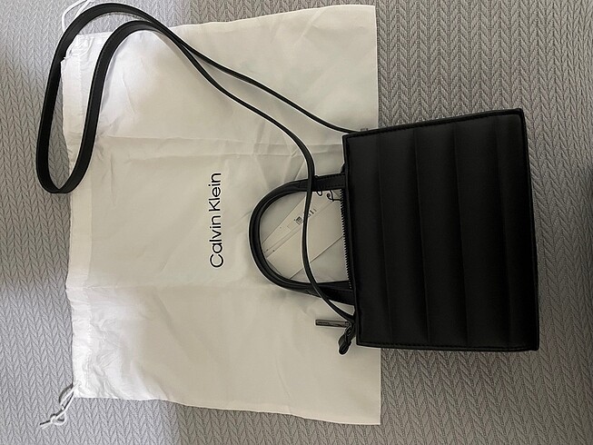  Beden siyah Renk Calvin klein siyah çanta