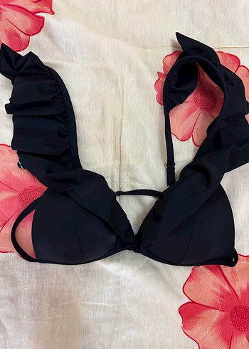 Siyah Fırfırlı Askılı Bikini Üstü